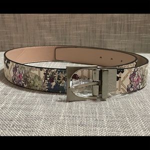 Calvin Klein Floral design monogram belt! NWOT. Medium